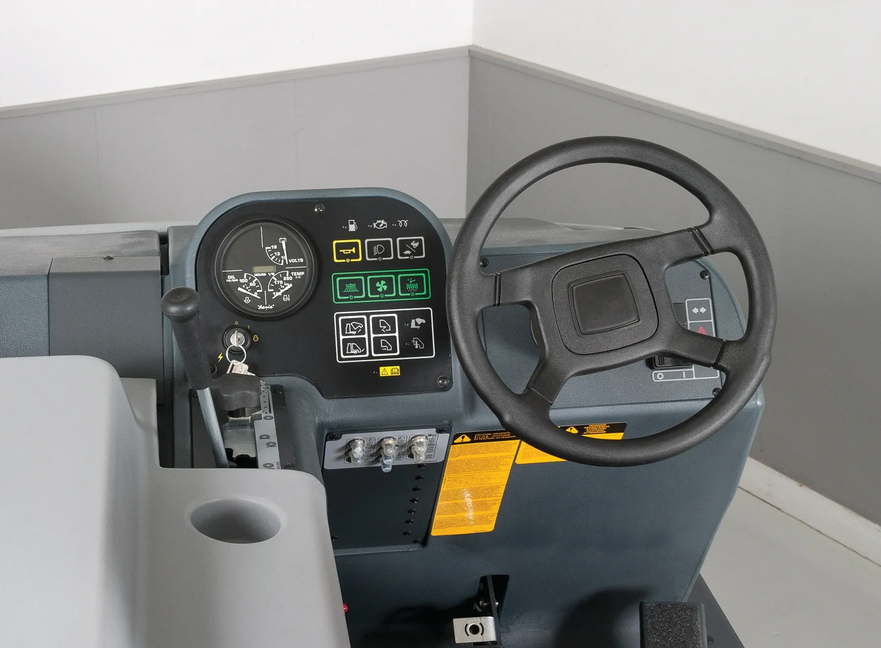 BARREDORA INDUSTRIAL HOMBRE A BORDO A GLP NILFISK SW8000 65 LPG 380L 65"
